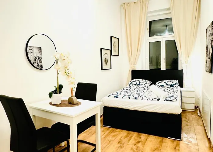 Apartment Spacious For 10, 5br Near Kaufpark Alterlaa Vienna